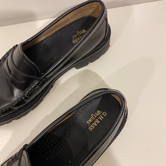 G.H. Bass Whitney Super Lug Black Loafer - Picture 3 of 11